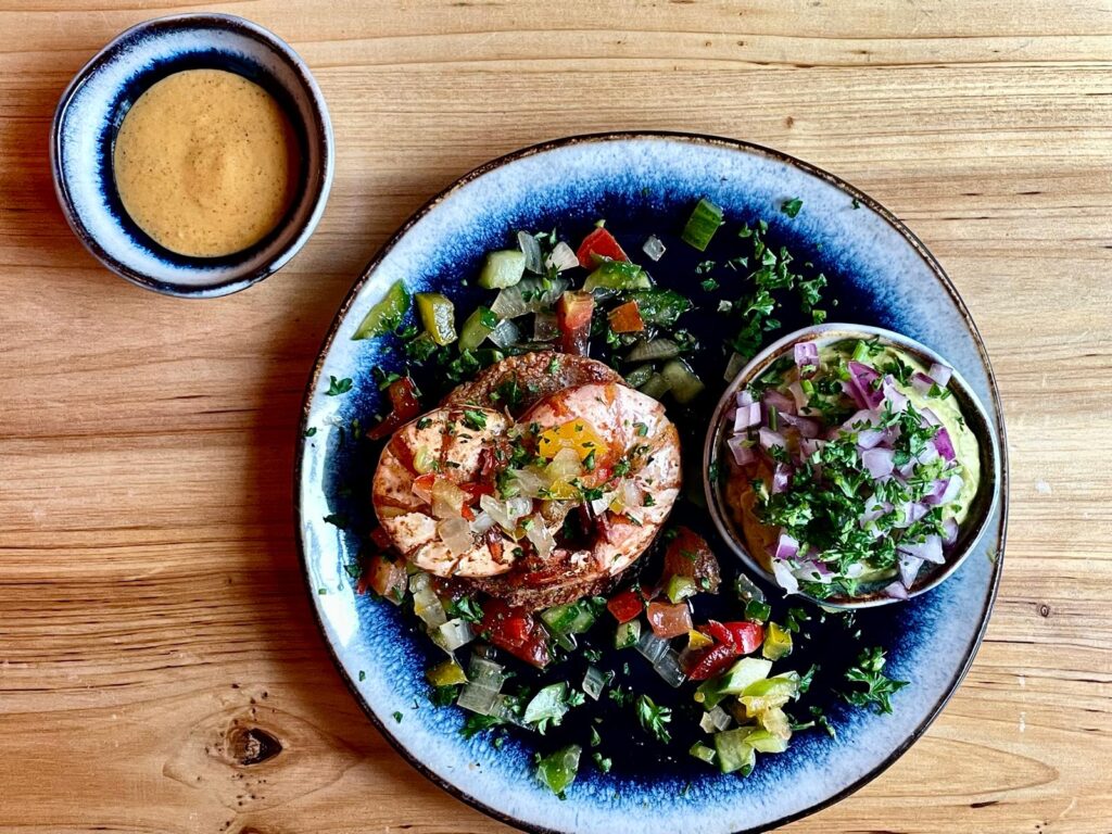 Scampis grillés sur galette de manioc